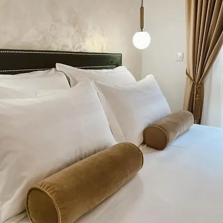 In Central With Private Parking *