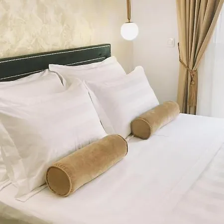 In Central With Private Parking Appartement