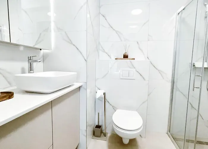 Appartamento In Central With Private Parking *