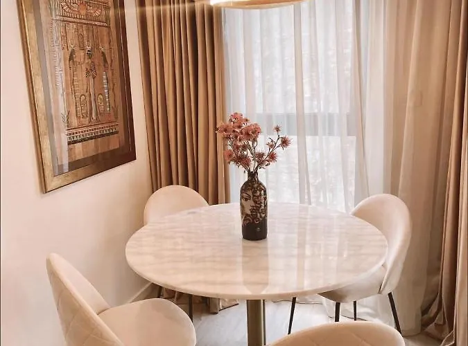 Appartamento In Central With Private Parking